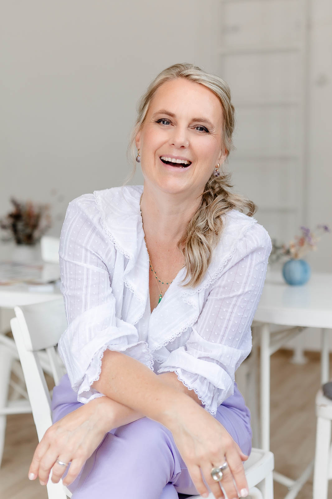 Sarah, lachend